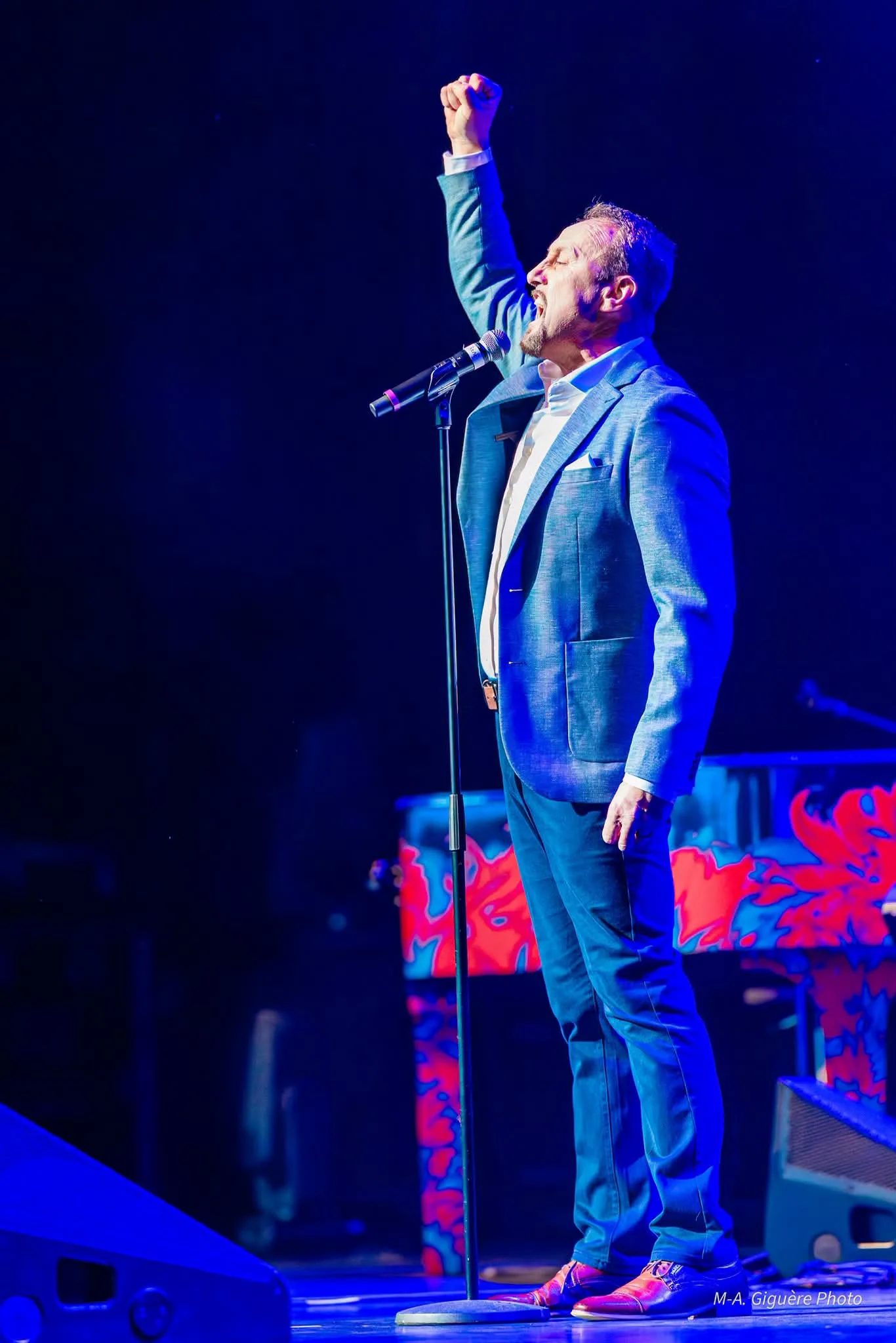 René Lajoie chante « Hommage aux grandes voix françaises »: Le droit de rêver grand…